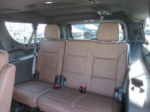 Certified 2025 Chevrolet Suburban High Country image 36