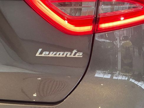Used 2019 Maserati Levante image 18