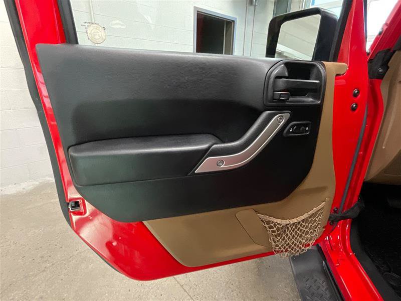 Used 2015 Jeep Wrangler Sahara w/ Dual Top Group AWD/4WD image 10