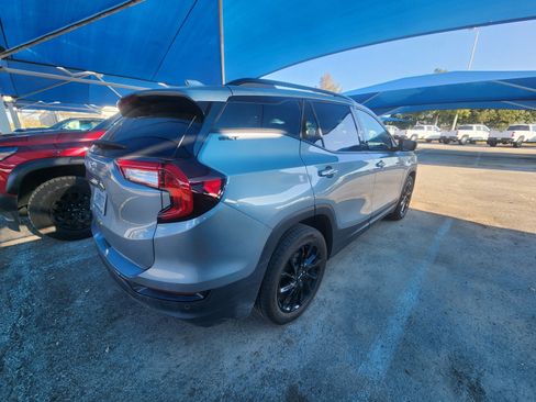 Used 2023 GMC Terrain SLT w/ Tech Package FWD image 4