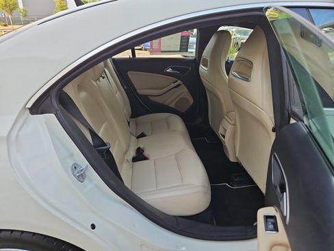 Used 2014 Mercedes-Benz CLA 250 image 19