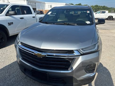 Used 2023 Chevrolet Traverse LS FWD image 2