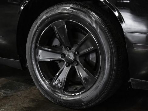 Used 2015 Dodge Challenger SXT image 41