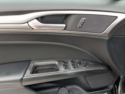 Used 2018 Ford Fusion SE w/ Fusion SE Technology Package FWD image 22