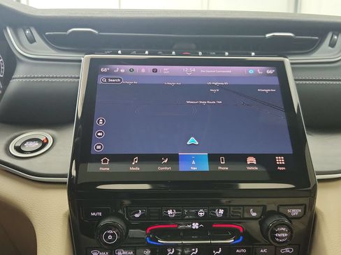 Certified 2025 Jeep Grand Cherokee Limited w/ Luxury Tech Group II AWD/4WD image 29