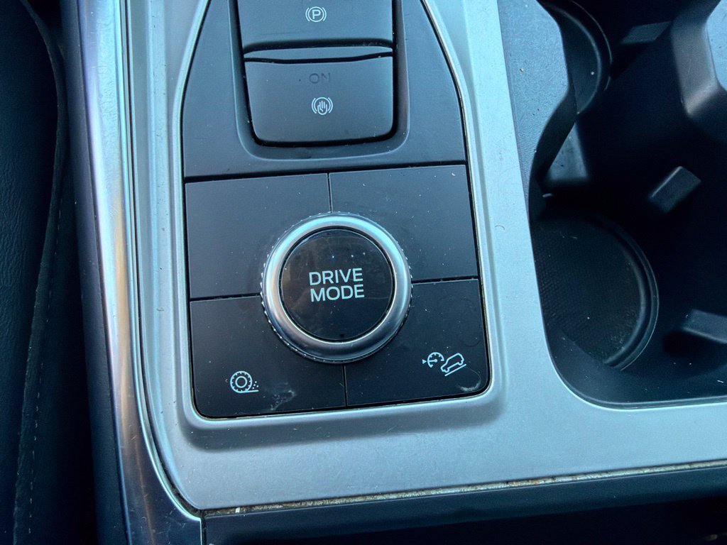Used 2022 Ford Explorer XLT w/ Equipment Group 202A AWD/4WD image 32