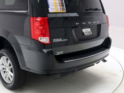 Used 2019 Dodge Grand Caravan SXT FWD image 11