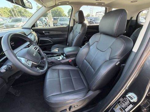 Certified 2024 Kia Telluride EX w/ EX Captain's Chair Package FWD image 20