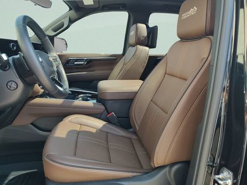 Used 2026 Chevrolet Suburban High Country AWD/4WD image 26