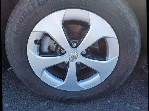 Used 2015 Toyota Prius Two image 9