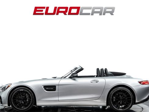 Used 2019 Mercedes-Benz AMG GT Roadster image 2