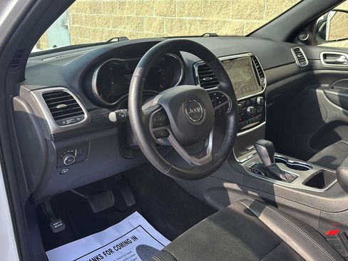 Used 2022 Jeep Grand Cherokee Laredo X AWD/4WD image 7