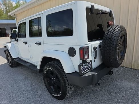 Used 2015 Jeep Wrangler Unlimited Sahara image 7