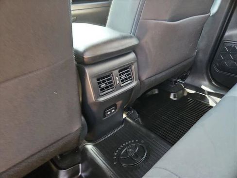 Used 2022 Toyota RAV4 XLE image 17