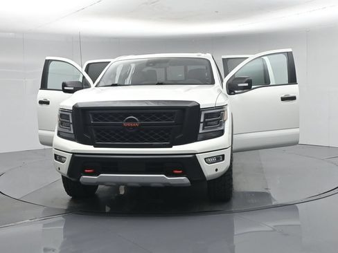 Used 2021 Nissan Titan PRO-4X w/ Pro-4x Convenience Package AWD/4WD image 33