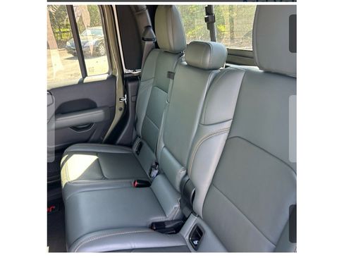 Used 2025 Jeep Gladiator Mojave AWD/4WD image 14