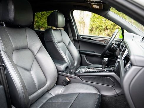 Used 2022 Porsche Macan S w/ Premium Package Plus image 39