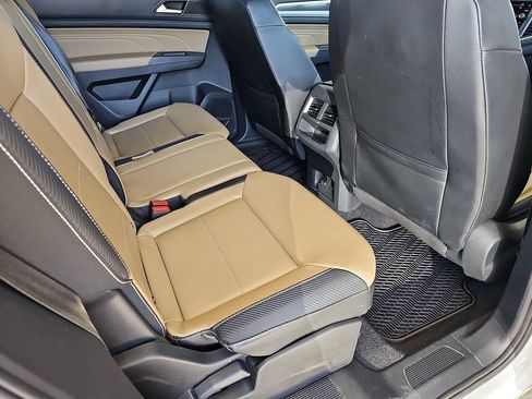 Used 2021 Volkswagen Atlas Cross Sport SE AWD/4WD image 14