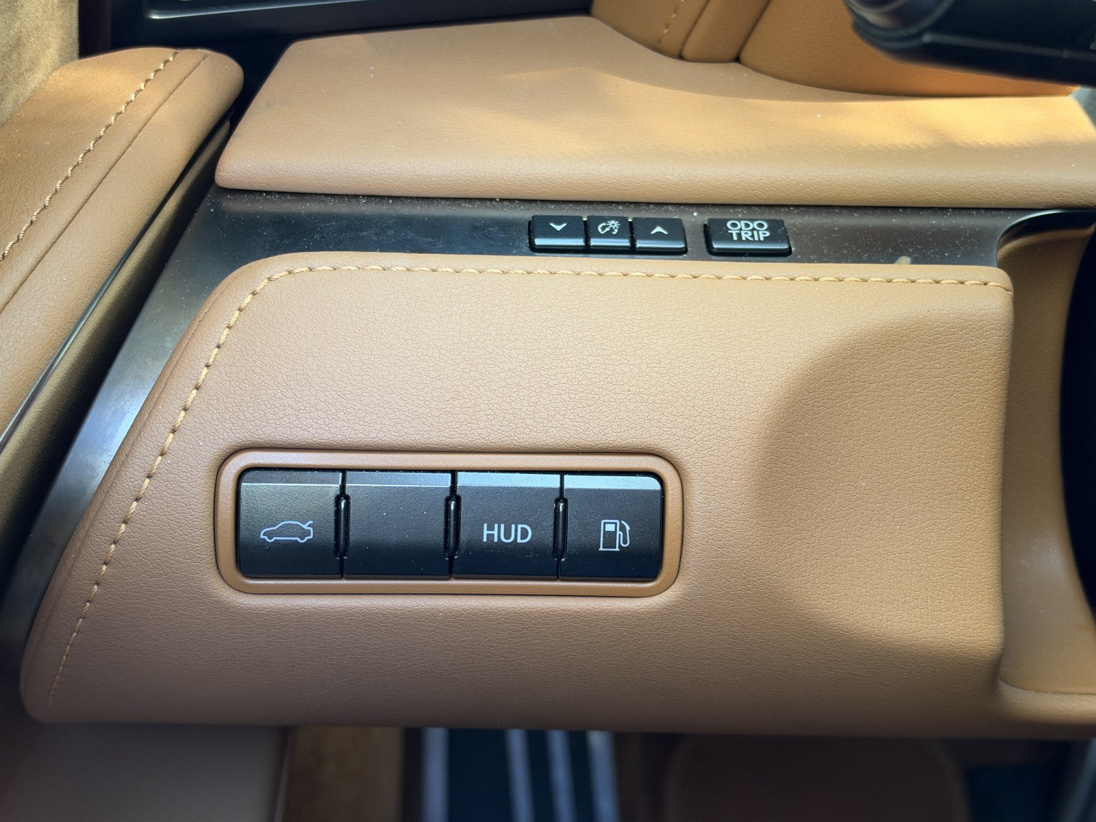 Used 2024 Lexus LC 500 Coupe w/ Dynamic Handling Package RWD image 17