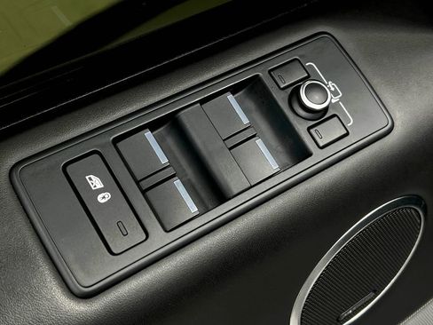 Used 2017 Land Rover Range Rover Sport SVR AWD/4WD image 17