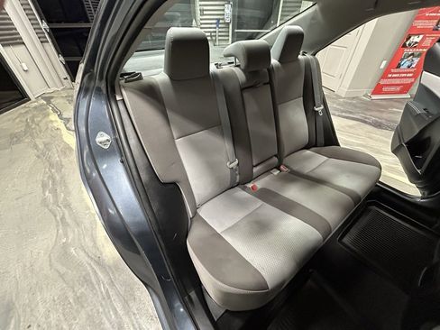 Used 2018 Toyota Corolla LE image 6