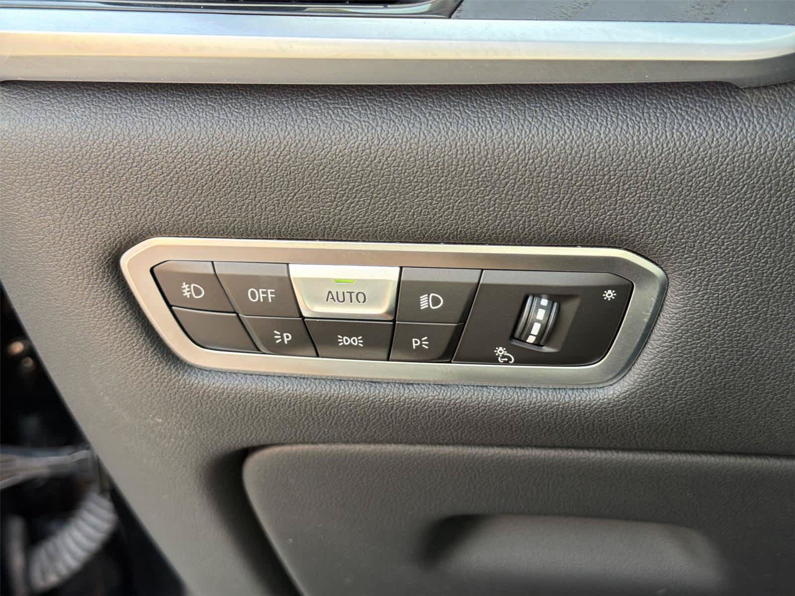Used 2022 BMW X7 xDrive40i w/ Parking Assistance Package AWD/4WD image 39