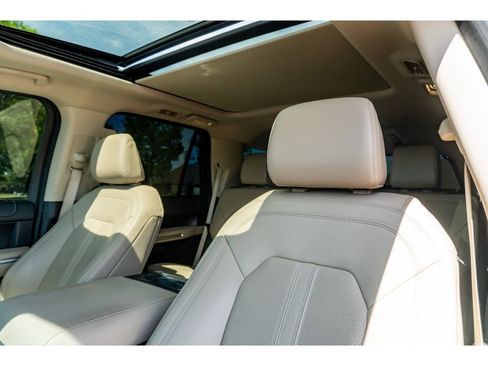 Used 2024 Ford Expedition Limited AWD/4WD image 12