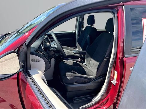Used 2019 Dodge Grand Caravan SE FWD image 25