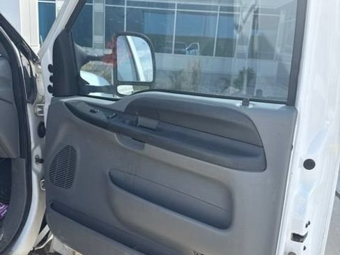Used 2005 Ford F350 XLT AWD/4WD image 9