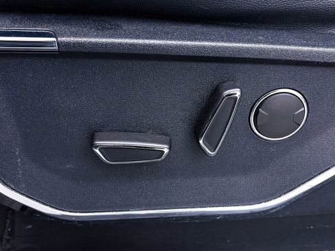 Used 2022 Ford F150 Lightning Lariat w/ Max Trailer Tow Package image 20