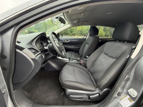 Used 2019 Nissan Sentra SR FWD image 11