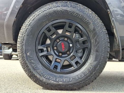 Certified 2018 Toyota 4Runner SR5 AWD/4WD image 11