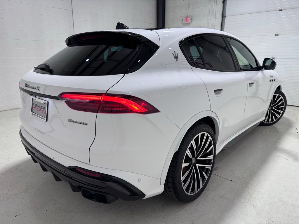 Used 2024 Maserati Grecale Trofeo AWD/4WD image 4