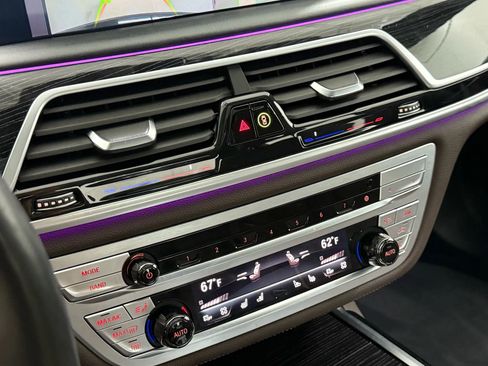 Used 2022 BMW 750i xDrive w/ Luxury Rear Seating Package image 26