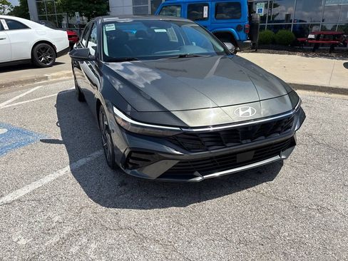 Used 2024 Hyundai Elantra Limited FWD image 8