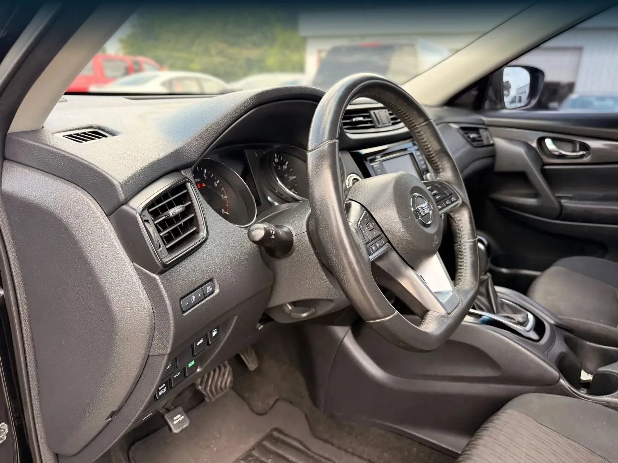 Used 2018 Nissan Rogue SV AWD/4WD image 17