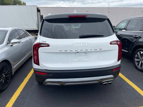 Used 2022 Kia Telluride EX w/ EX Premium Package FWD image 3