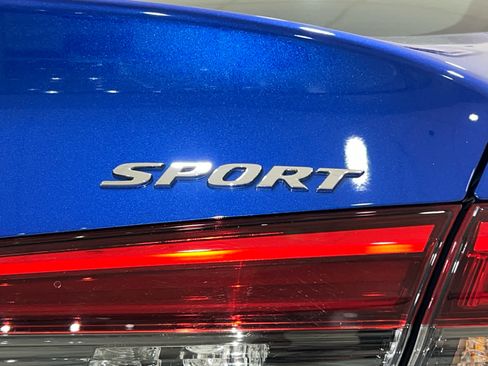 Used 2024 Honda Civic Sport image 10