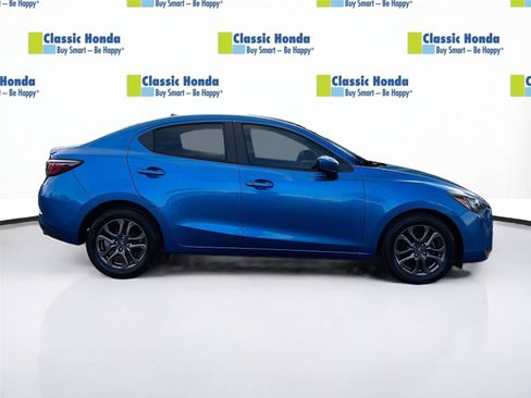 Used 2019 Toyota Yaris LE image 9