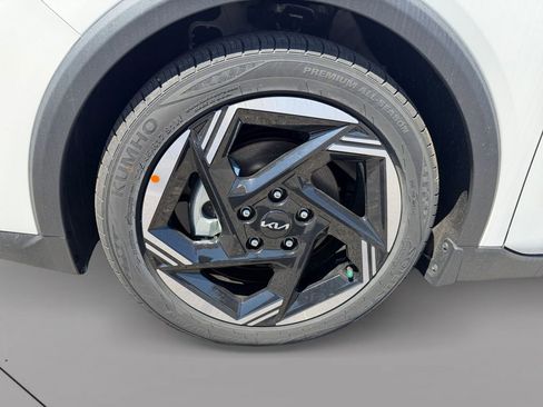 Certified 2025 Kia K4 EX FWD image 9