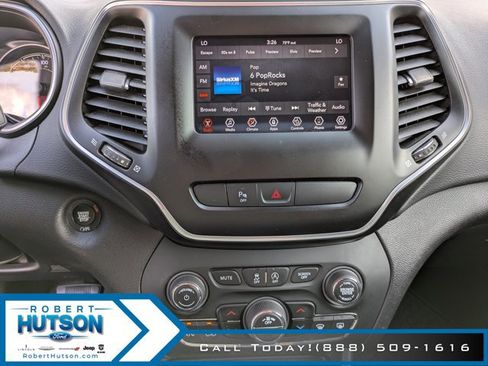 Used 2019 Jeep Cherokee Latitude Plus w/ Comfort/Convenience Group image 22