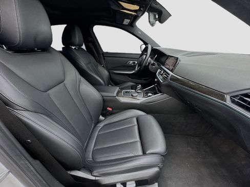 Used 2022 BMW 330i Sedan w/ M Sport Package RWD image 20