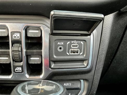 Used 2021 Jeep Wrangler Unlimited Sahara AWD/4WD image 18