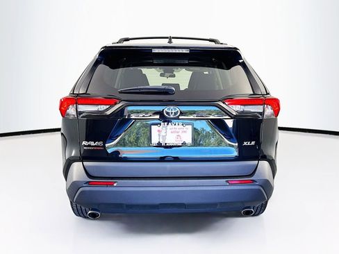 Used 2023 Toyota RAV4 XLE Premium image 8