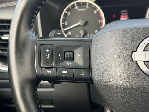 Certified 2025 Nissan Rogue SV FWD image 15