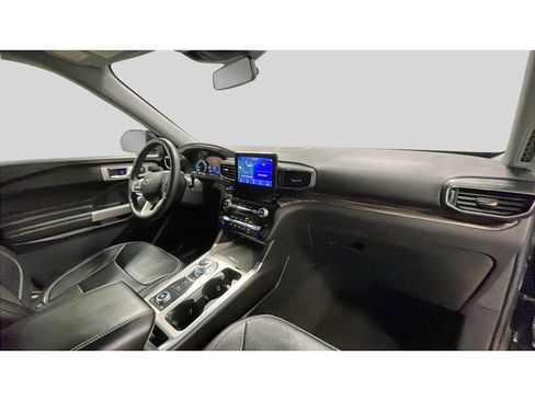 Used 2023 Ford Explorer Limited w/ Equipment Group 301A AWD/4WD image 17