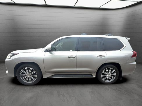 Used 2016 Lexus LX 570 4WD image 3