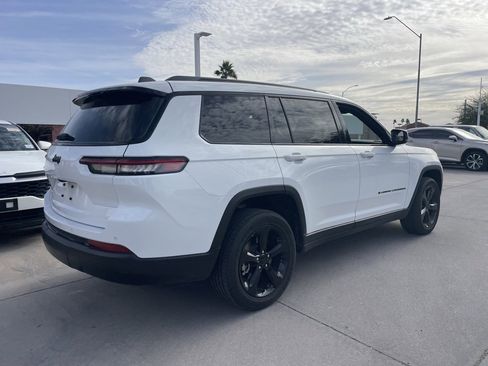 Used 2023 Jeep Grand Cherokee L Altitude image 2