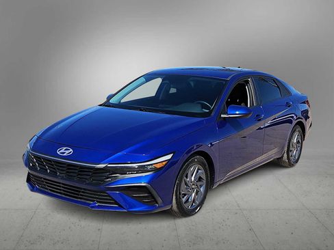 Used 2024 Hyundai Elantra SEL image 4