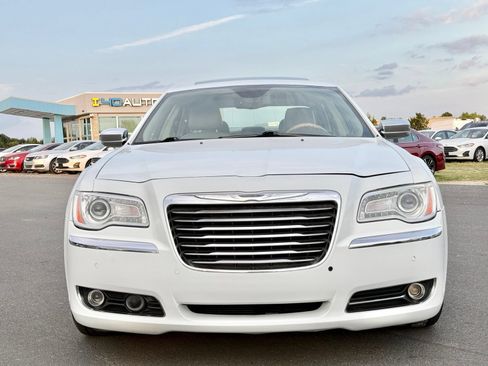 Used 2014 Chrysler 300 C RWD image 6